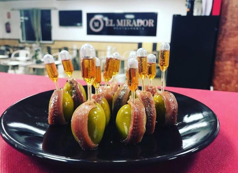 aceitunas rellenas de anchoa en aceite