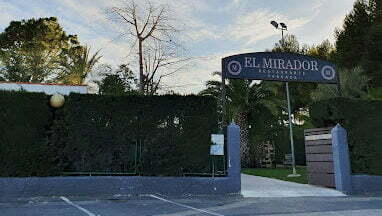 parking de entrada restaurante el mirador ceuti